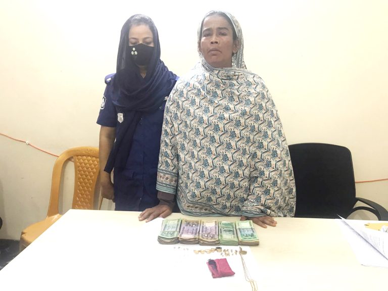 ভিক্ষুক সেজে চুরি করার দায়ে আটক এক নারী,বাসায় পাওয়া গেল নগদ টাকা ও স্বর্ণালংকার